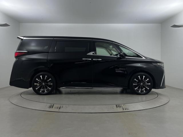 アルファードハイブリッド エグゼクティブラウンジ　左右独立ムーンルーフ　ＪＢＬサウンド　後席モニター　純正ナビ機能付きディスプレイオーディオ　全方位カメラ　ＢＳＭ　パワーバックドア　デジタルインナーミラー　シートヒーター　エアシート　自動駐車システム（68枚目）