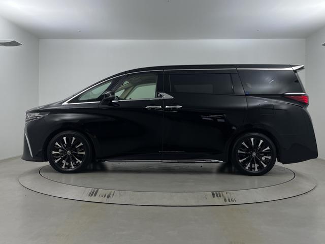 アルファードハイブリッド エグゼクティブラウンジ　左右独立ムーンルーフ　ＪＢＬサウンド　後席モニター　純正ナビ機能付きディスプレイオーディオ　全方位カメラ　ＢＳＭ　パワーバックドア　デジタルインナーミラー　シートヒーター　エアシート　自動駐車システム（69枚目）