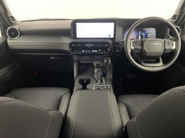 ランドクルーザー２５０ ＶＸ　サンルーフ　純正ディスプレイオーディオ　全方位カメラ　地デジフルセグ　ＥＴＣ２．０　アダプティブクルーズコントロール　ブラインドスポットモニター　シートヒーター　ベンチレーター　パワーバックドア（7枚目）