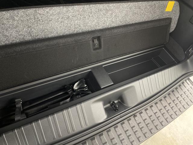 ランドクルーザー２５０ ＶＸ　サンルーフ　純正ディスプレイオーディオ　全方位カメラ　地デジフルセグ　ＥＴＣ２．０　アダプティブクルーズコントロール　ブラインドスポットモニター　シートヒーター　ベンチレーター　パワーバックドア（57枚目）