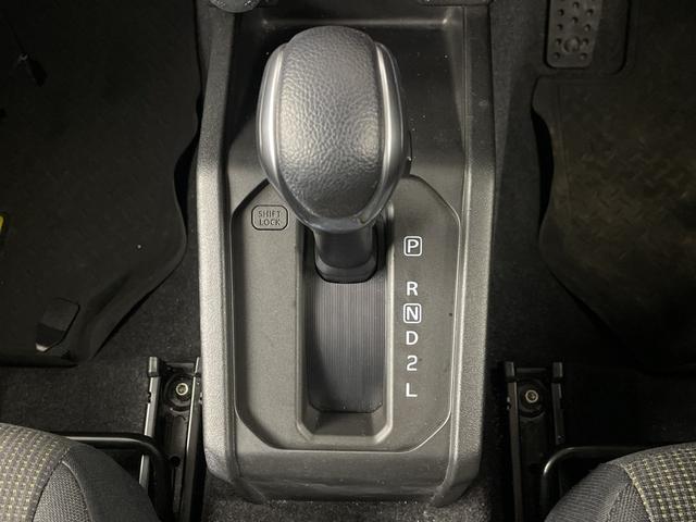 ジムニー XC 純正ナビ フルセグテレビ ビルトインETC 前後ドライブレコーダー シートヒーター クルーズコントロール 衝突軽減ブレーキ 車線逸脱警報 ダウンヒルアシスト ヒーテッドドアミラー 純正アルミホイール(17枚目)