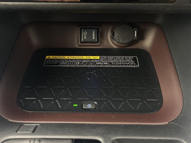 ＲＡＶ４ Ｇ　Ｚパッケージ　純正ナビ　バックカメラ　ＢＳＭ　ビルトインＥＴＣ２．０　デジタルインナーミラー　ワイヤレス充電　電動リアゲート　シートヒーター　衝突軽減ブレーキ　レーダークルーズコントロール　レーンキープアシスト（4枚目）