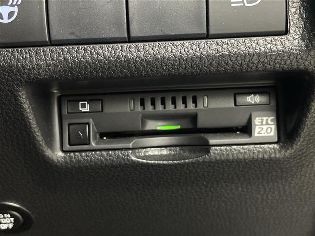 ＲＡＶ４ Ｇ　Ｚパッケージ　純正ナビ　バックカメラ　ＢＳＭ　ビルトインＥＴＣ２．０　デジタルインナーミラー　ワイヤレス充電　電動リアゲート　シートヒーター　衝突軽減ブレーキ　レーダークルーズコントロール　レーンキープアシスト（5枚目）