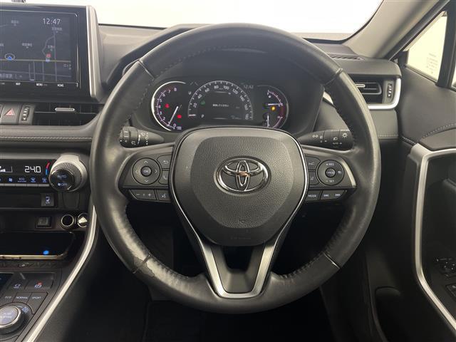 ＲＡＶ４ Ｇ　Ｚパッケージ　純正ナビ　バックカメラ　ＢＳＭ　ビルトインＥＴＣ２．０　デジタルインナーミラー　ワイヤレス充電　電動リアゲート　シートヒーター　衝突軽減ブレーキ　レーダークルーズコントロール　レーンキープアシスト（8枚目）
