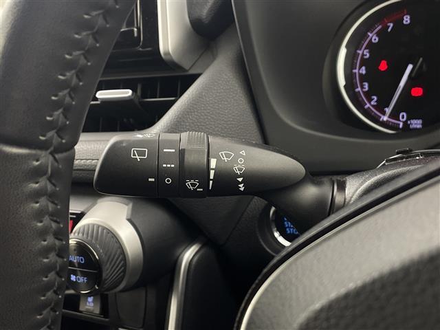 ＲＡＶ４ Ｇ　Ｚパッケージ　純正ナビ　バックカメラ　ＢＳＭ　ビルトインＥＴＣ２．０　デジタルインナーミラー　ワイヤレス充電　電動リアゲート　シートヒーター　衝突軽減ブレーキ　レーダークルーズコントロール　レーンキープアシスト（11枚目）
