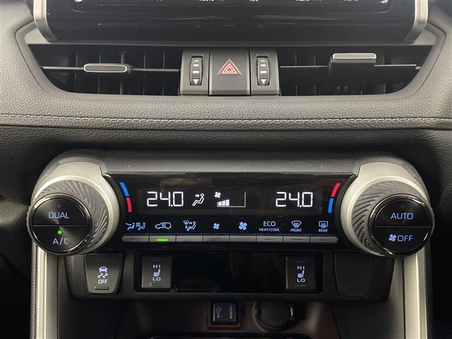 ＲＡＶ４ Ｇ　Ｚパッケージ　純正ナビ　バックカメラ　ＢＳＭ　ビルトインＥＴＣ２．０　デジタルインナーミラー　ワイヤレス充電　電動リアゲート　シートヒーター　衝突軽減ブレーキ　レーダークルーズコントロール　レーンキープアシスト（14枚目）