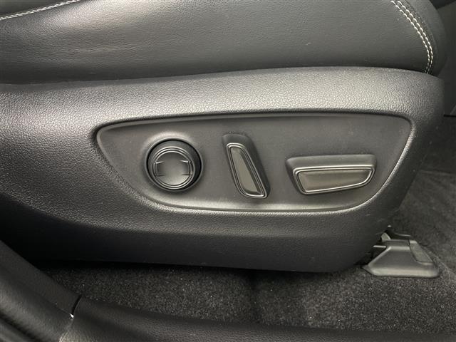 ＲＡＶ４ Ｇ　Ｚパッケージ　純正ナビ　バックカメラ　ＢＳＭ　ビルトインＥＴＣ２．０　デジタルインナーミラー　ワイヤレス充電　電動リアゲート　シートヒーター　衝突軽減ブレーキ　レーダークルーズコントロール　レーンキープアシスト（19枚目）