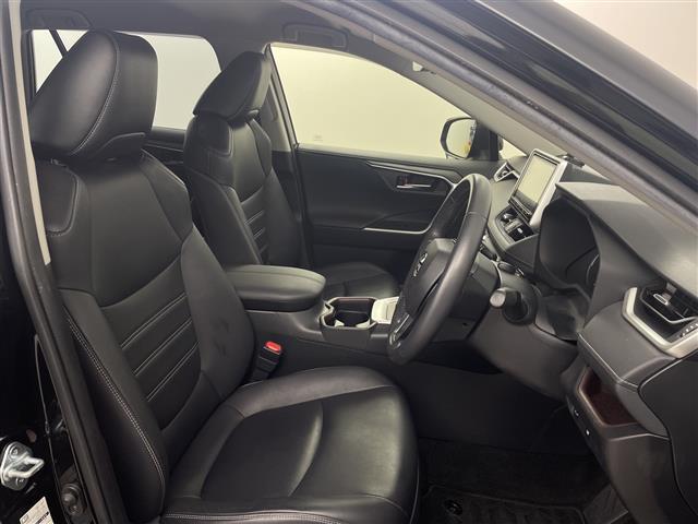 ＲＡＶ４ Ｇ　Ｚパッケージ　純正ナビ　バックカメラ　ＢＳＭ　ビルトインＥＴＣ２．０　デジタルインナーミラー　ワイヤレス充電　電動リアゲート　シートヒーター　衝突軽減ブレーキ　レーダークルーズコントロール　レーンキープアシスト（22枚目）