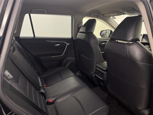 ＲＡＶ４ Ｇ　Ｚパッケージ　純正ナビ　バックカメラ　ＢＳＭ　ビルトインＥＴＣ２．０　デジタルインナーミラー　ワイヤレス充電　電動リアゲート　シートヒーター　衝突軽減ブレーキ　レーダークルーズコントロール　レーンキープアシスト（24枚目）