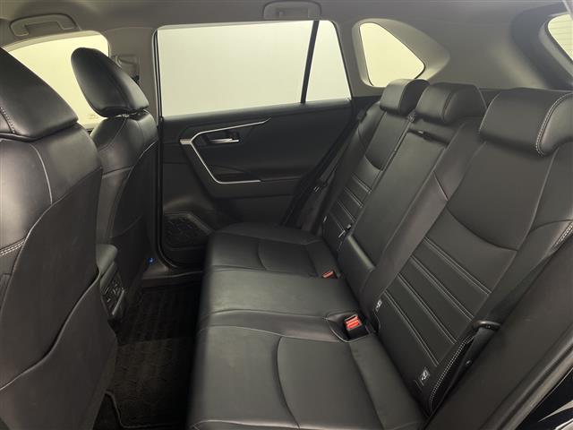 ＲＡＶ４ Ｇ　Ｚパッケージ　純正ナビ　バックカメラ　ＢＳＭ　ビルトインＥＴＣ２．０　デジタルインナーミラー　ワイヤレス充電　電動リアゲート　シートヒーター　衝突軽減ブレーキ　レーダークルーズコントロール　レーンキープアシスト（27枚目）