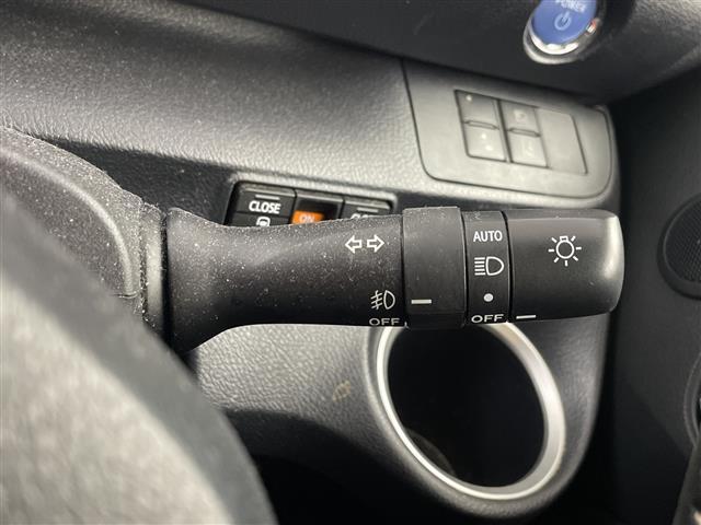 シエンタ ハイブリッドＧ　クエロ　純正ナビ　バックカメラ　フルセグテレビ　ビルトインＥＴＣ　両側パワースライドドア　クルーズコントロール　衝突軽減ブレーキ　レーンキープアシスト　オートマティックハイビーム　純１５インチ正アルミホイール（13枚目）