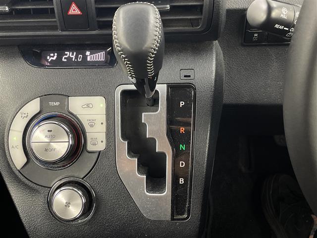 シエンタ ハイブリッドＧ　クエロ　純正ナビ　バックカメラ　フルセグテレビ　ビルトインＥＴＣ　両側パワースライドドア　クルーズコントロール　衝突軽減ブレーキ　レーンキープアシスト　オートマティックハイビーム　純１５インチ正アルミホイール（16枚目）