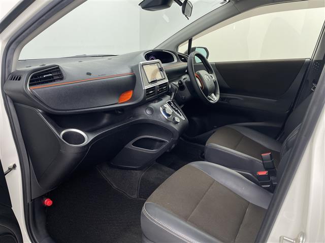 シエンタ ハイブリッドＧ　クエロ　純正ナビ　バックカメラ　フルセグテレビ　ビルトインＥＴＣ　両側パワースライドドア　クルーズコントロール　衝突軽減ブレーキ　レーンキープアシスト　オートマティックハイビーム　純１５インチ正アルミホイール（20枚目）