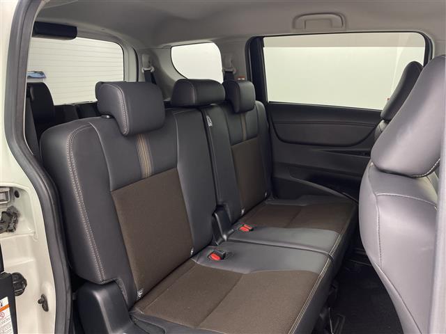 シエンタ ハイブリッドＧ　クエロ　純正ナビ　バックカメラ　フルセグテレビ　ビルトインＥＴＣ　両側パワースライドドア　クルーズコントロール　衝突軽減ブレーキ　レーンキープアシスト　オートマティックハイビーム　純１５インチ正アルミホイール（25枚目）