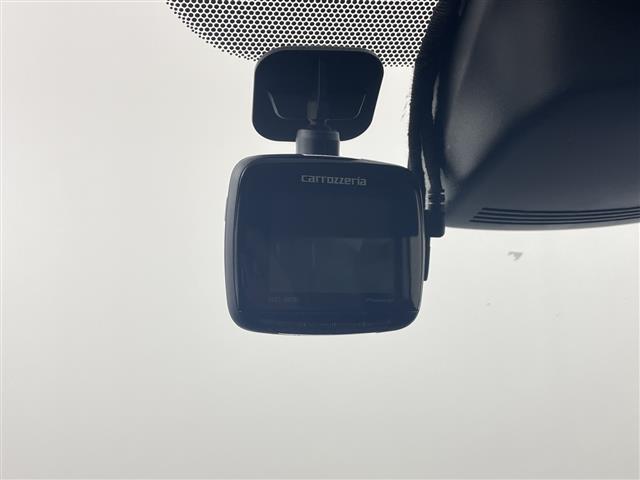 シエンタ ハイブリッドＧ　１１．６型フリップダウンモニター　社外８インチナビ　バックカメラ　地デジワンセグ　ドライブレコーダー　ＥＴＣ　クルーズコントロール　衝突軽減ブレーキ　ＡＣ１００Ｖ　シートヒーター　ステアリングヒーター（4枚目）