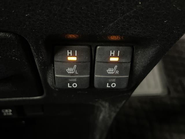 ヴォクシー ハイブリッドＺＳ　煌ＩＩ　フリップダウン　社外ナビ　バックモニター　両側電動スライドドア　前席シートヒーター　ビルトインＥＴＣ　クルーズコントロール　ロールサンシェード　オートハイビーム　レーンキープアシスト　衝突軽減ブレーキ（4枚目）