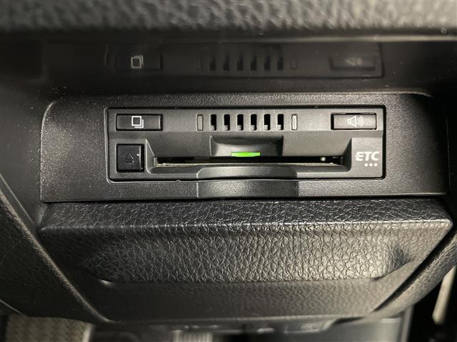 ヴォクシー ハイブリッドＺＳ　煌ＩＩ　フリップダウン　社外ナビ　バックモニター　両側電動スライドドア　前席シートヒーター　ビルトインＥＴＣ　クルーズコントロール　ロールサンシェード　オートハイビーム　レーンキープアシスト　衝突軽減ブレーキ（5枚目）