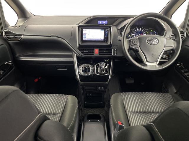 ヴォクシー ハイブリッドＺＳ　煌ＩＩ　フリップダウン　社外ナビ　バックモニター　両側電動スライドドア　前席シートヒーター　ビルトインＥＴＣ　クルーズコントロール　ロールサンシェード　オートハイビーム　レーンキープアシスト　衝突軽減ブレーキ（7枚目）