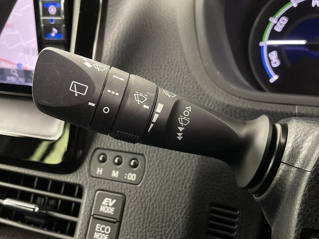 ヴォクシー ハイブリッドＺＳ　煌ＩＩ　フリップダウン　社外ナビ　バックモニター　両側電動スライドドア　前席シートヒーター　ビルトインＥＴＣ　クルーズコントロール　ロールサンシェード　オートハイビーム　レーンキープアシスト　衝突軽減ブレーキ（12枚目）