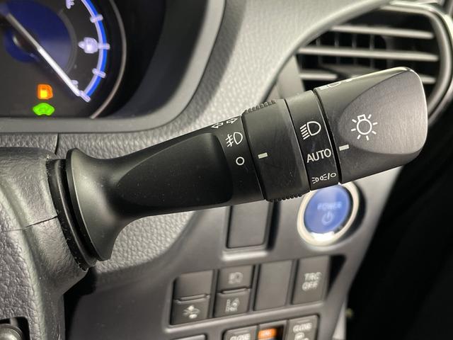 ヴォクシー ハイブリッドＺＳ　煌ＩＩ　フリップダウン　社外ナビ　バックモニター　両側電動スライドドア　前席シートヒーター　ビルトインＥＴＣ　クルーズコントロール　ロールサンシェード　オートハイビーム　レーンキープアシスト　衝突軽減ブレーキ（13枚目）