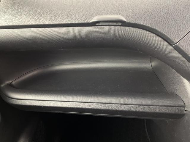 ヴォクシー ハイブリッドＺＳ　煌ＩＩ　フリップダウン　社外ナビ　バックモニター　両側電動スライドドア　前席シートヒーター　ビルトインＥＴＣ　クルーズコントロール　ロールサンシェード　オートハイビーム　レーンキープアシスト　衝突軽減ブレーキ（26枚目）