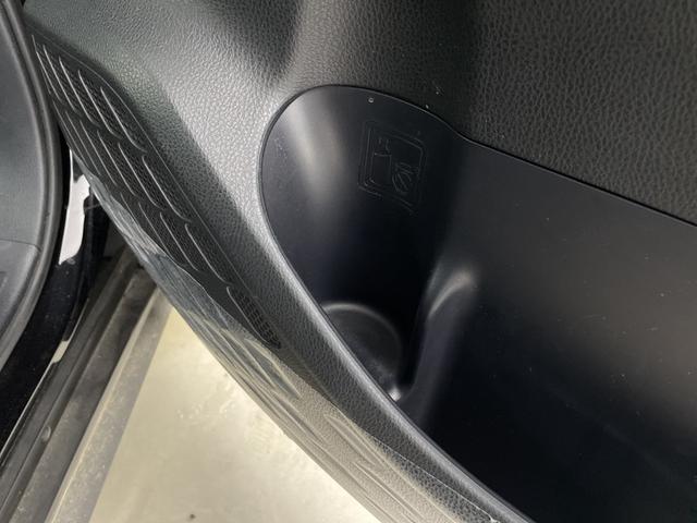 ヴォクシー ハイブリッドＺＳ　煌ＩＩ　フリップダウン　社外ナビ　バックモニター　両側電動スライドドア　前席シートヒーター　ビルトインＥＴＣ　クルーズコントロール　ロールサンシェード　オートハイビーム　レーンキープアシスト　衝突軽減ブレーキ（37枚目）