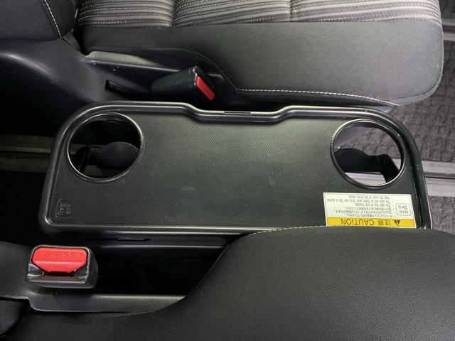 ヴォクシー ハイブリッドＺＳ　煌ＩＩ　フリップダウン　社外ナビ　バックモニター　両側電動スライドドア　前席シートヒーター　ビルトインＥＴＣ　クルーズコントロール　ロールサンシェード　オートハイビーム　レーンキープアシスト　衝突軽減ブレーキ（38枚目）