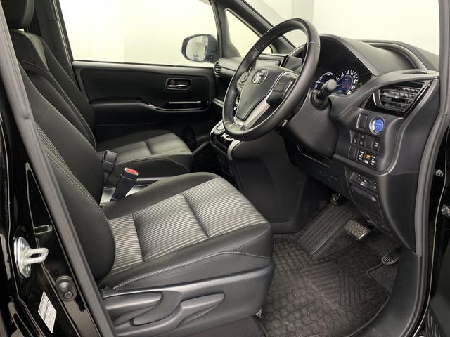 ヴォクシー ハイブリッドＺＳ　煌ＩＩ　フリップダウン　社外ナビ　バックモニター　両側電動スライドドア　前席シートヒーター　ビルトインＥＴＣ　クルーズコントロール　ロールサンシェード　オートハイビーム　レーンキープアシスト　衝突軽減ブレーキ（42枚目）