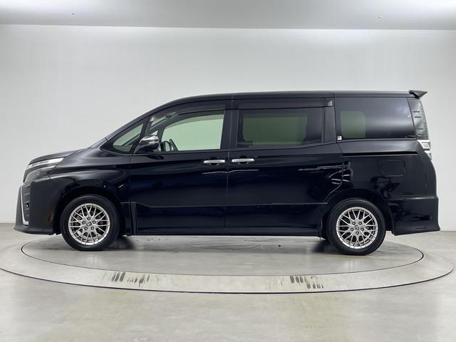 ヴォクシー ハイブリッドＺＳ　煌ＩＩ　フリップダウン　社外ナビ　バックモニター　両側電動スライドドア　前席シートヒーター　ビルトインＥＴＣ　クルーズコントロール　ロールサンシェード　オートハイビーム　レーンキープアシスト　衝突軽減ブレーキ（67枚目）