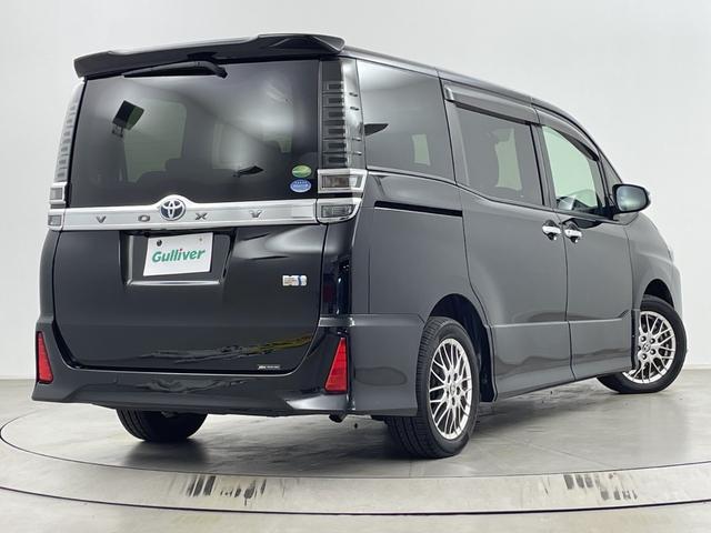 ヴォクシー ハイブリッドＺＳ　煌ＩＩ　フリップダウン　社外ナビ　バックモニター　両側電動スライドドア　前席シートヒーター　ビルトインＥＴＣ　クルーズコントロール　ロールサンシェード　オートハイビーム　レーンキープアシスト　衝突軽減ブレーキ（70枚目）