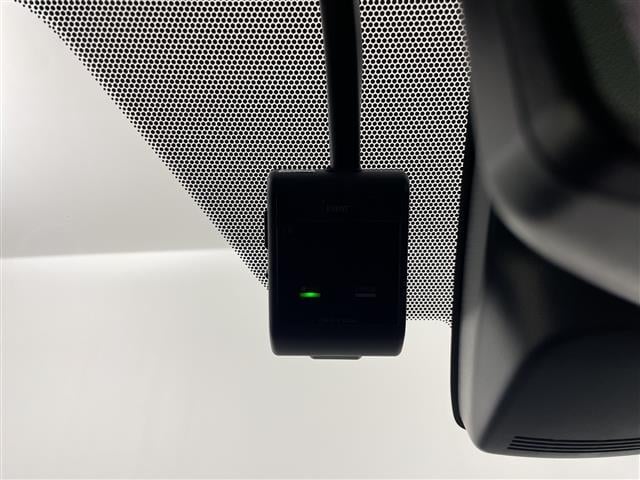 シエンタ G クエロ 純正デジタルインナーミラー 全方位カメラ ドライブレコーダー 両側電動スライドドア ビルトインETC2.0 クルーズコントロール ハンドルヒーター 前席シートヒーター オートハイビーム 衝突軽減(3枚目)