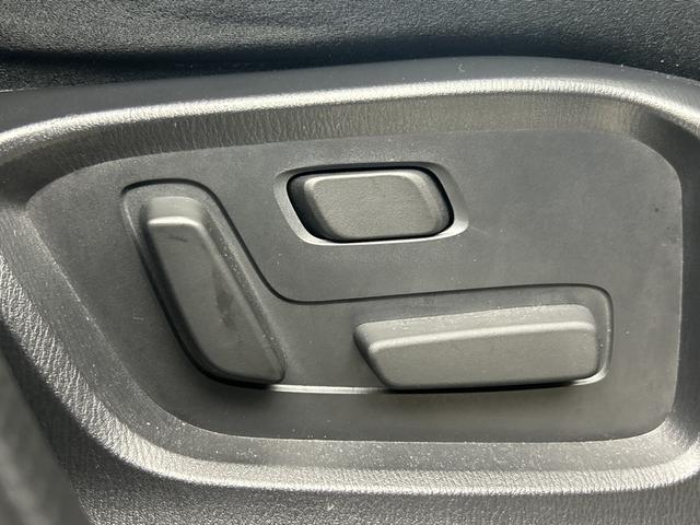 ＣＸ－８ ＸＤプロアクティブ　純正ナビ　全方位カメラ　ＥＴＣ　前後ドライブレコーダー　パワーバックドア　ＢＳＭ　シートヒーター　ステアリングヒーター　メモリ付きパワーシート　レーダークルーズコントロール　クリアランスソナー　ＬＥＤ（19枚目）