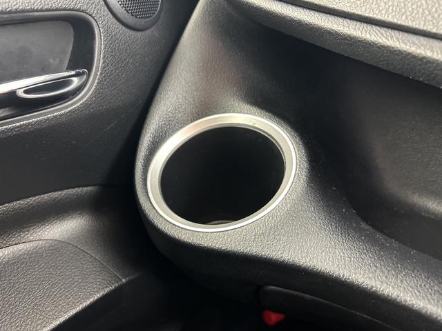 シエンタ ハイブリッドＧ　純正ナビ　バックカメラ　ビルトインＥＴＣ　ドライブレコーダー　両側電動スライドドア　クルーズコントロール　クリアランスソナー　レーンキープアシスト　衝突軽減ブレーキ　オートハイビーム　ドアバイザー（26枚目）