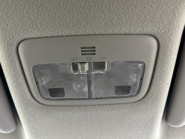 シエンタ ハイブリッドＧ　純正ナビ　バックカメラ　ビルトインＥＴＣ　ドライブレコーダー　両側電動スライドドア　クルーズコントロール　クリアランスソナー　レーンキープアシスト　衝突軽減ブレーキ　オートハイビーム　ドアバイザー（29枚目）