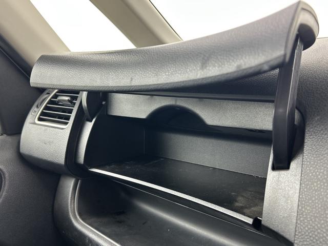 セレナ ハイウェイスター　社外後席モニター　純正ナビ（Ｂｌｕｅｔｏｏｔｈ／ＣＤ／ＤＶＤ／ｉＰｏｄ／ＵＳＢ／ＶＴＲ／ＦＭ／ＡＭ）フルセグテレビ　バックカメラ　ビルトインＥＴＣ　両側パワースライドドア　クルーズコントロール　フォグ（22枚目）