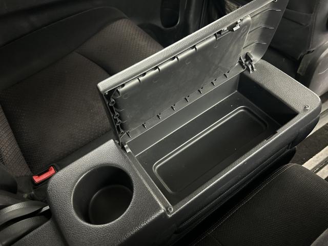 セレナ ハイウェイスター　社外後席モニター　純正ナビ（Ｂｌｕｅｔｏｏｔｈ／ＣＤ／ＤＶＤ／ｉＰｏｄ／ＵＳＢ／ＶＴＲ／ＦＭ／ＡＭ）フルセグテレビ　バックカメラ　ビルトインＥＴＣ　両側パワースライドドア　クルーズコントロール　フォグ（34枚目）