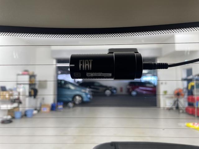 ５００ ミモザ２　限定車　純正ディスプレイオーディオ　バックカメラ　Ｂｌｕｅｔｏｏｔｈ　ＥＴＣ　前後ドライブレコーダー　クルーズコントロール　純正フロアマット　リモコンキー　アイドリングストップ　ステアリングリモコン（5枚目）