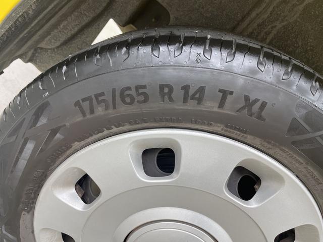 ５００ ミモザ２　限定車　純正ディスプレイオーディオ　バックカメラ　Ｂｌｕｅｔｏｏｔｈ　ＥＴＣ　前後ドライブレコーダー　クルーズコントロール　純正フロアマット　リモコンキー　アイドリングストップ　ステアリングリモコン（74枚目）