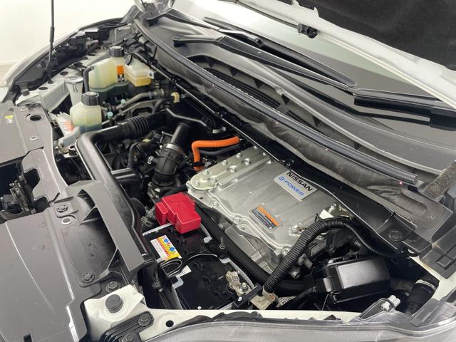 セレナ ｅ－パワー　ハイウェイスターＶ　純正ナビ　全方位カメラ　フルセグＴＶ　ブラインドスポットモニター　プロパイロット　ビルトインＥＴＣ　前方ドライブレコーダー　デジタルインナーミラー　両側パワースライドドア　純正１５インチアルミホイール（78枚目）