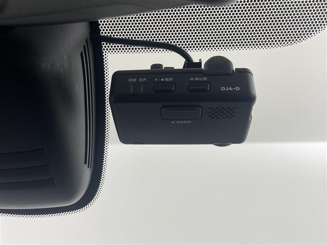 セレナ ｅ－パワー　オーテック　セーフティパッケージ　純正９インチナビ　全方位カメラ　自動駐車システム　ドライブレコーダー　ＥＴＣ　プロパイロット　衝突軽減ブレーキ　シートヒーター　ステアリングヒーター　電子パーキングシステム　デジタルインナーミラー（5枚目）