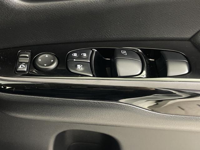 セレナ ｅ－パワー　オーテック　セーフティパッケージ　純正９インチナビ　全方位カメラ　自動駐車システム　ドライブレコーダー　ＥＴＣ　プロパイロット　衝突軽減ブレーキ　シートヒーター　ステアリングヒーター　電子パーキングシステム　デジタルインナーミラー（24枚目）