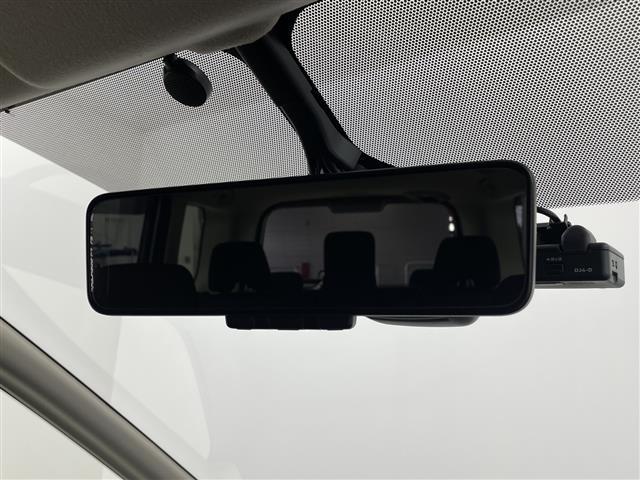 セレナ ハイウェイスターＶセレクションＩＩ　純正フリップダウンモニター　純正ナビ　全方位カメラ　プロパイロット　駐車支援システム　両側パワースライドドア　ビルトインＥＴＣ　ドライブレコーダー　衝突軽減ブレーキ　コーナーセンサー　純正フロアマット（3枚目）