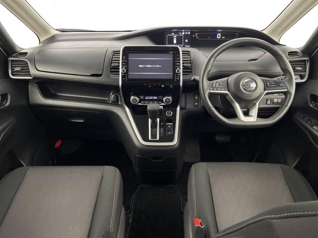 セレナ ハイウェイスターＶセレクションＩＩ　純正フリップダウンモニター　純正ナビ　全方位カメラ　プロパイロット　駐車支援システム　両側パワースライドドア　ビルトインＥＴＣ　ドライブレコーダー　衝突軽減ブレーキ　コーナーセンサー　純正フロアマット（7枚目）