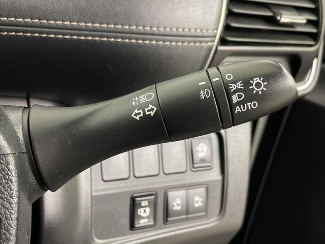 セレナ ハイウェイスターＶセレクションＩＩ　純正フリップダウンモニター　純正ナビ　全方位カメラ　プロパイロット　駐車支援システム　両側パワースライドドア　ビルトインＥＴＣ　ドライブレコーダー　衝突軽減ブレーキ　コーナーセンサー　純正フロアマット（13枚目）