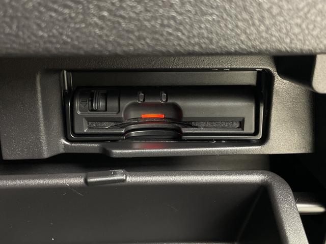 セレナ ハイウェイスターＶセレクションＩＩ　純正フリップダウンモニター　純正ナビ　全方位カメラ　プロパイロット　駐車支援システム　両側パワースライドドア　ビルトインＥＴＣ　ドライブレコーダー　衝突軽減ブレーキ　コーナーセンサー　純正フロアマット（18枚目）