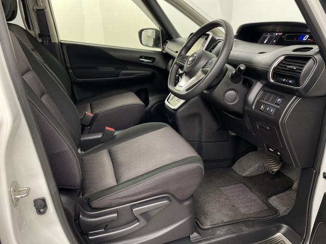 セレナ ハイウェイスターＶセレクションＩＩ　純正フリップダウンモニター　純正ナビ　全方位カメラ　プロパイロット　駐車支援システム　両側パワースライドドア　ビルトインＥＴＣ　ドライブレコーダー　衝突軽減ブレーキ　コーナーセンサー　純正フロアマット（40枚目）