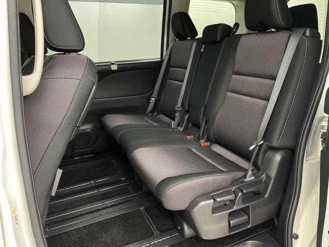 セレナ ハイウェイスターＶセレクションＩＩ　純正フリップダウンモニター　純正ナビ　全方位カメラ　プロパイロット　駐車支援システム　両側パワースライドドア　ビルトインＥＴＣ　ドライブレコーダー　衝突軽減ブレーキ　コーナーセンサー　純正フロアマット（45枚目）