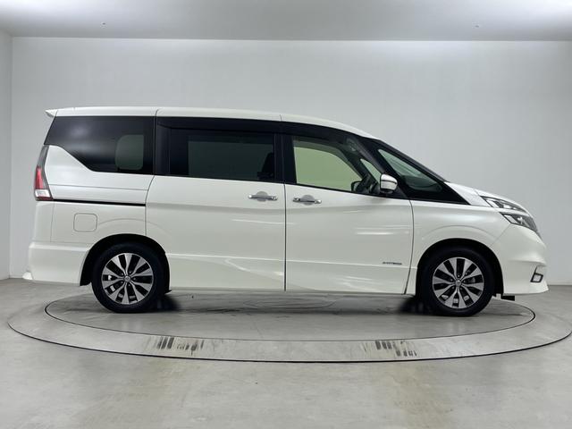 セレナ ハイウェイスターＶセレクションＩＩ　純正フリップダウンモニター　純正ナビ　全方位カメラ　プロパイロット　駐車支援システム　両側パワースライドドア　ビルトインＥＴＣ　ドライブレコーダー　衝突軽減ブレーキ　コーナーセンサー　純正フロアマット（64枚目）