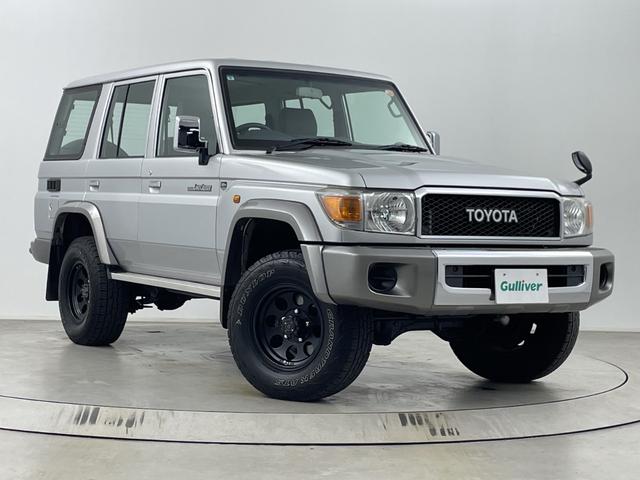 ランドクルーザー70 バン 社外ナビ バックカメラ 地デジフルセグ Bluetooth/CD/DVD ETC シガーソケット レベライザー 背面タイヤ 純正フロアマット トランスファーレバー アルミホイール サマータイヤ×4車載(64枚目)
