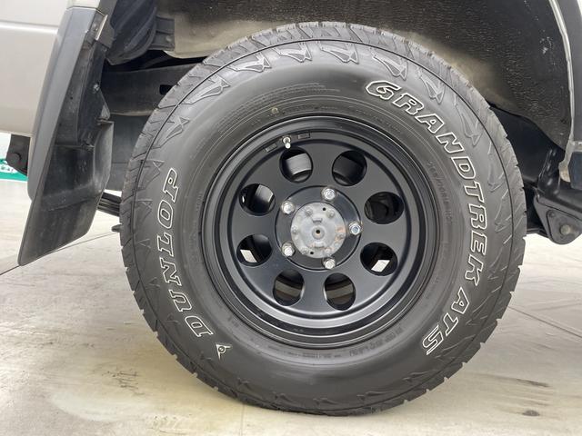 ランドクルーザー70 バン 社外ナビ バックカメラ 地デジフルセグ Bluetooth/CD/DVD ETC シガーソケット レベライザー 背面タイヤ 純正フロアマット トランスファーレバー アルミホイール サマータイヤ×4車載(71枚目)
